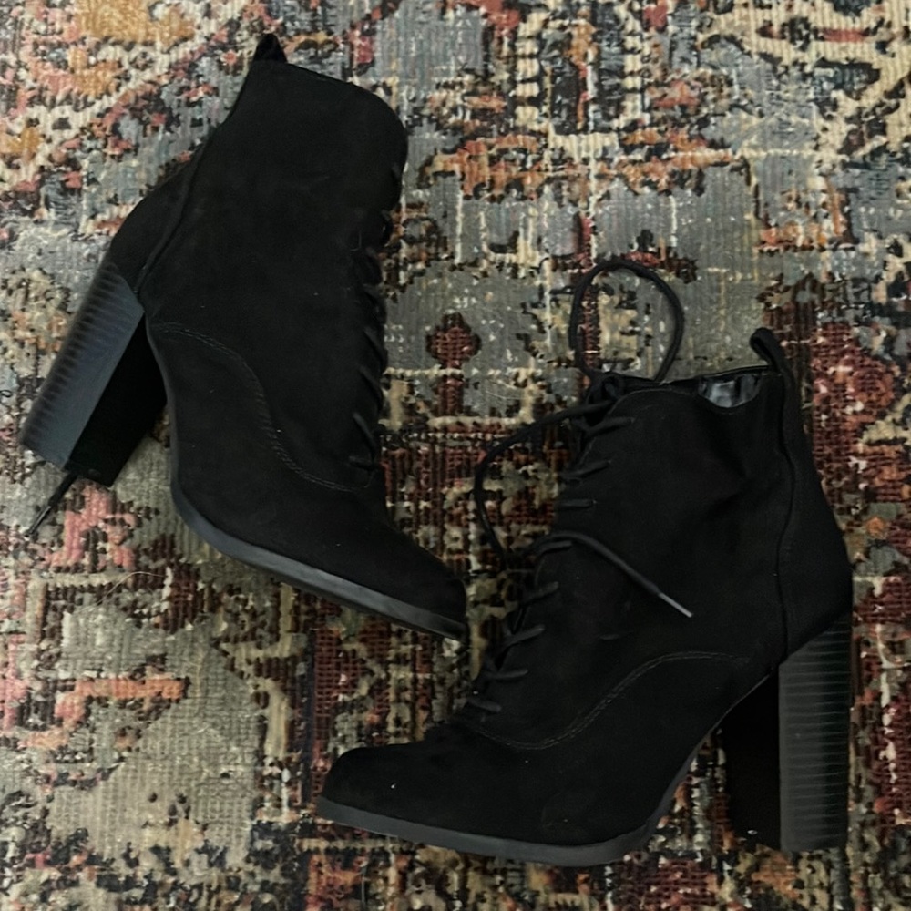 Black Lace-up booties - Picture 1 of 4
